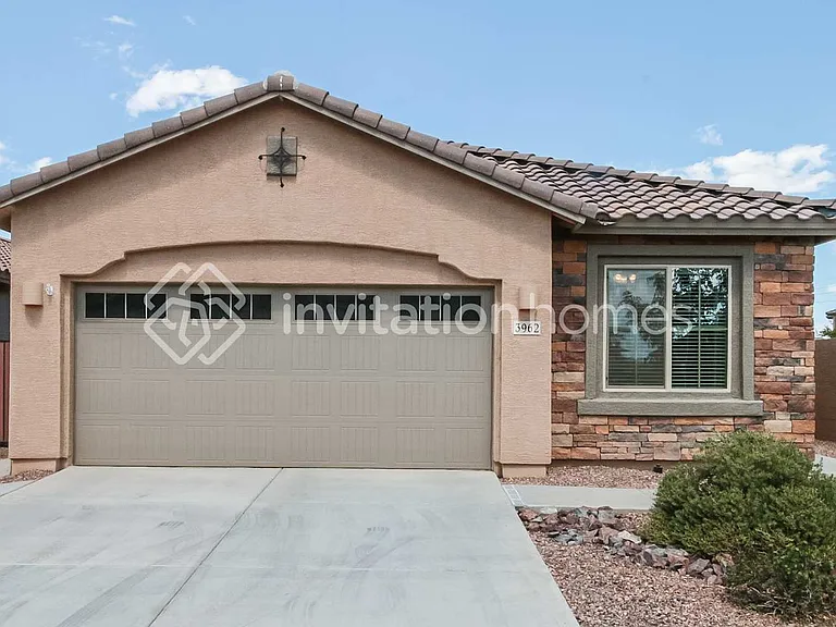 3962 E Sourwood Dr — Photo 1