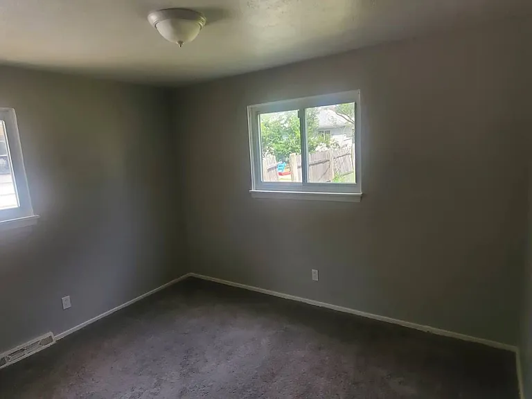 4595 Lee Rd — Photo 3