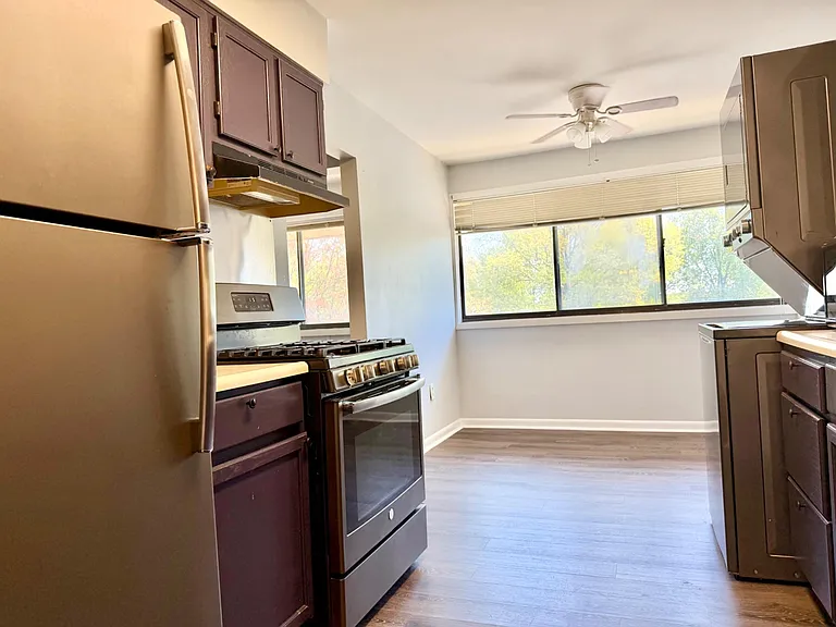 140 Royal Oak Dr #I — Photo 9