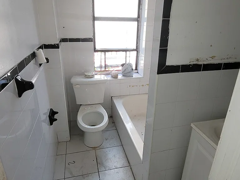 2387 Morris Ave #2A — Photo 10