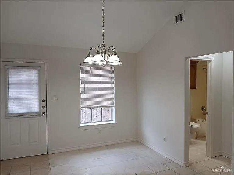 2101 Bahamas Dr — Photo 4