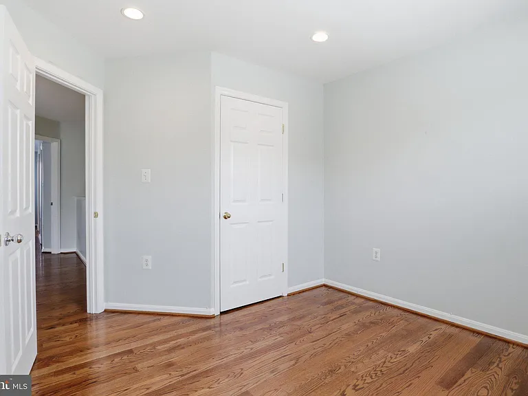 915 Buttonwood Ter NE — Photo 33
