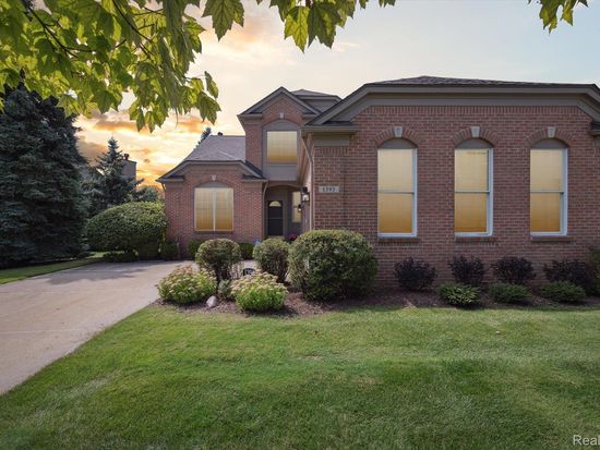 1393 Copper Cir, Rochester, MI 48306