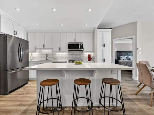 37 Ellen St #805, Barrie, ON L4N 6G2