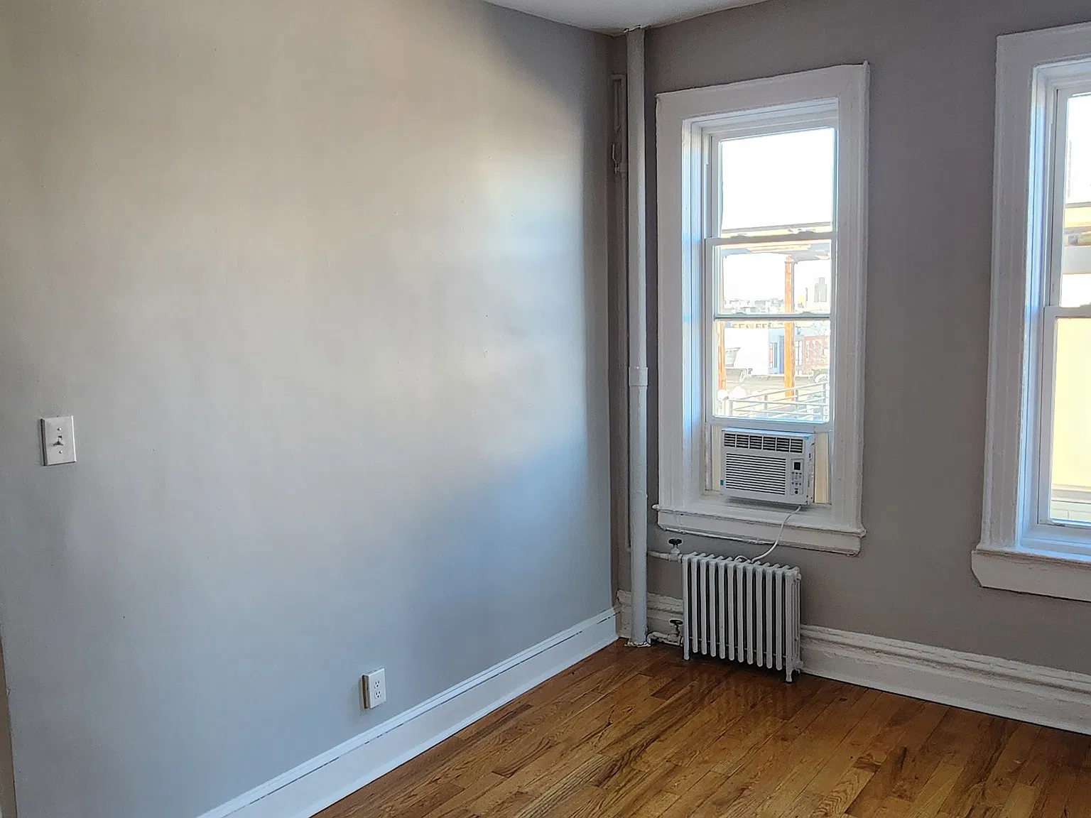 284 3rd St — Photo 3