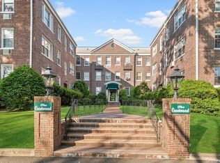 1 Meadow Dr #3D, Woodmere, NY