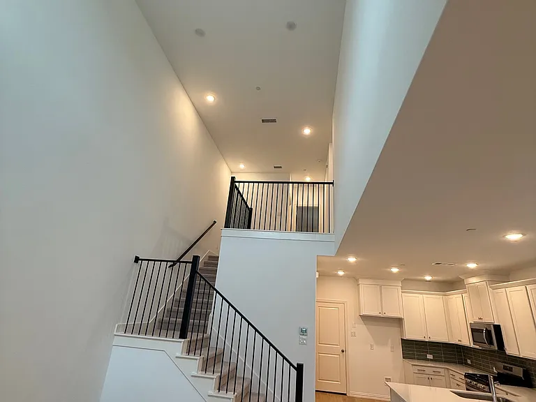 717 4th St — Photo 3