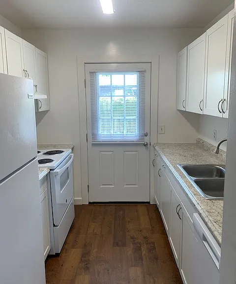 2533 Johnson Dr — Photo 5