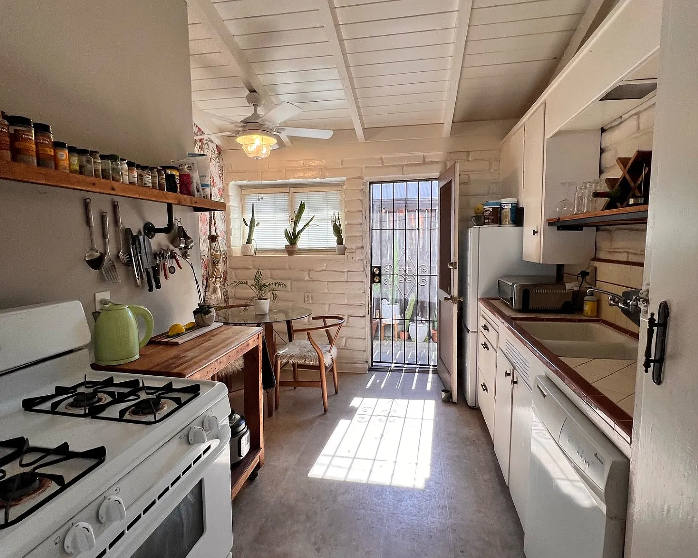 1 bed, 600 sqft, $2,000 — Photo 3