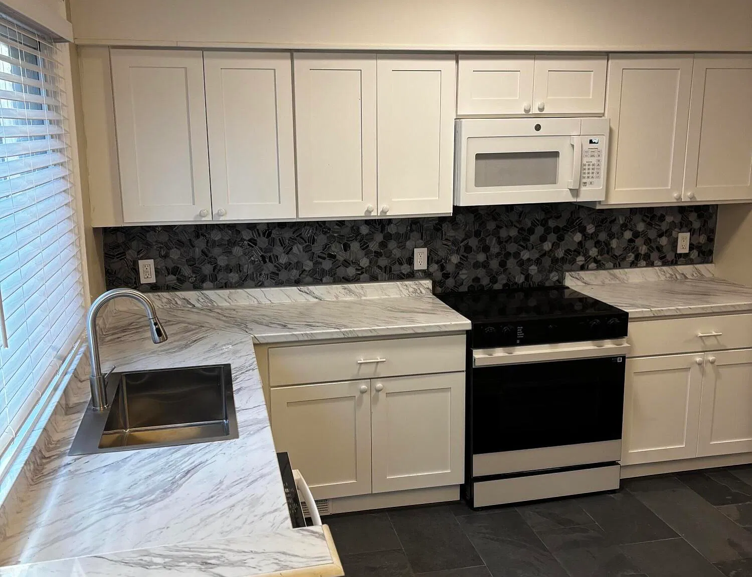 3 bed, 1.5 bath, 1350 sqft, $1,650 — Photo 2