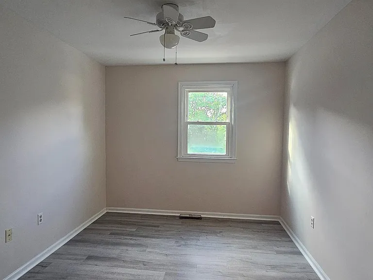 224 Yardley Ct — Photo 17