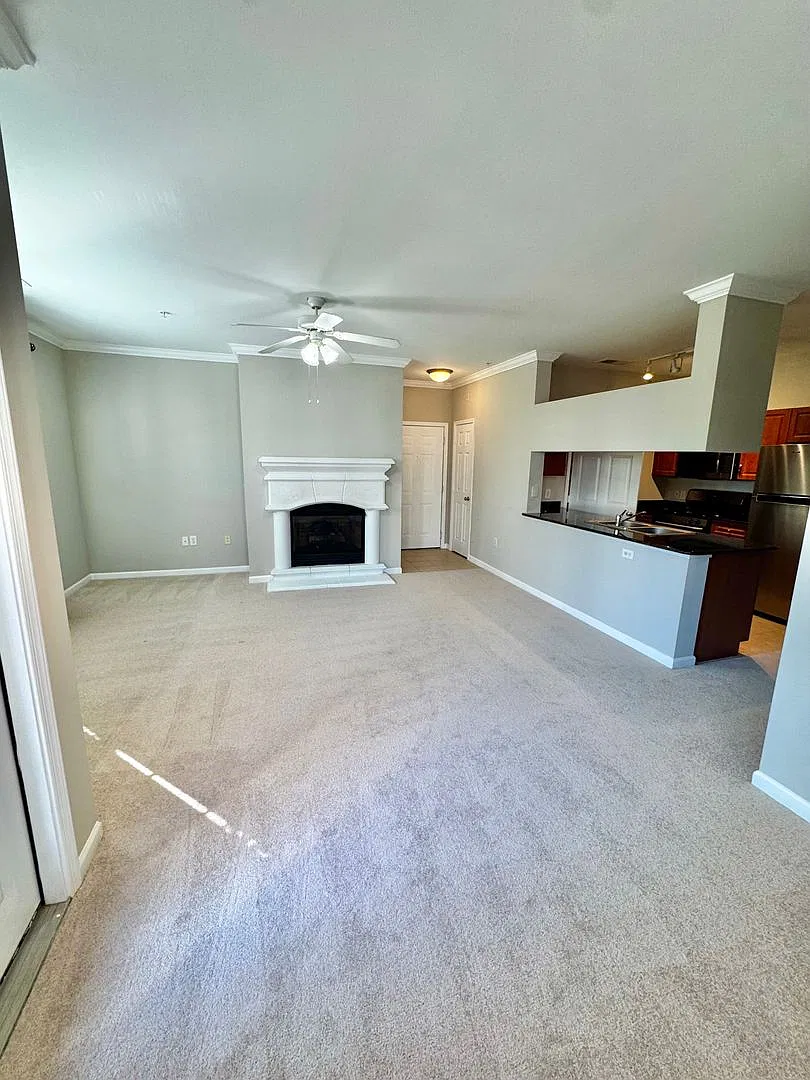 Bright & Spacious 1-Bedroom, 1 Bath Condo in Bryson at Woodland Park Herndon, VA — Photo 2