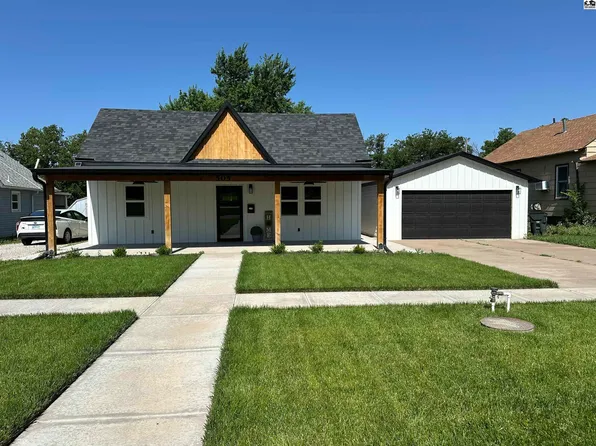 505 N West Ave, Lyons, KS 67554