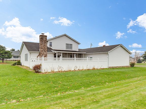 Privacy fence around patio
