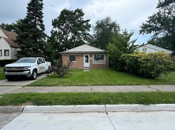 18683 Victor St, Roseville, MI 48066