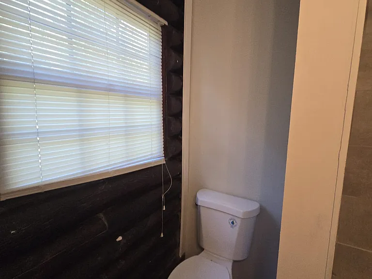 1099 W Hall Ave — Photo 6