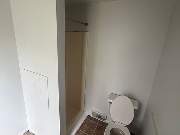 3rd image of 1016 E Lake Rd #1B