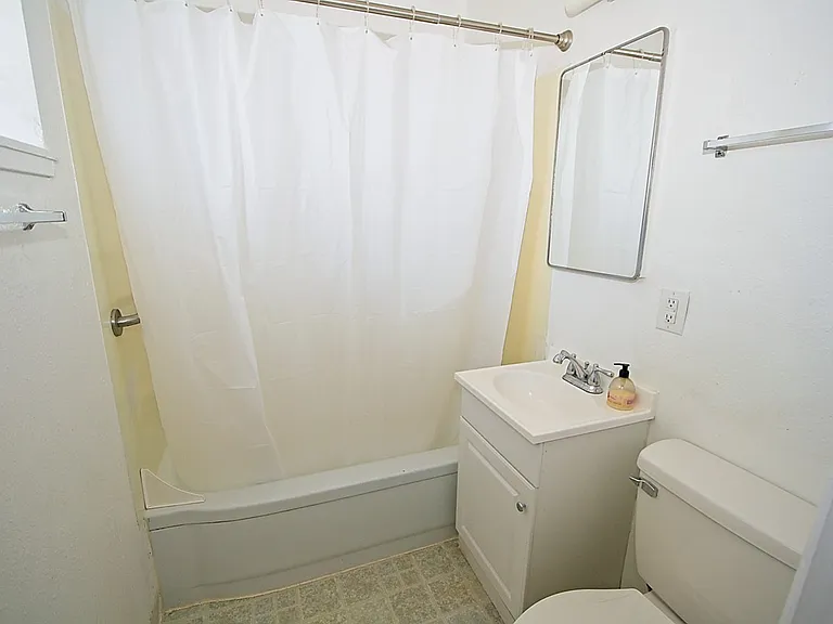 510 Country Village Dr — Photo 7