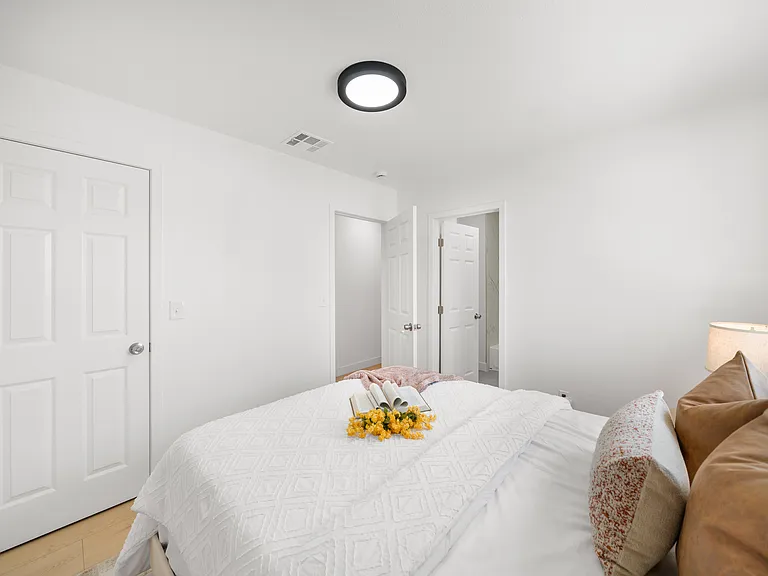 2035 Las Colinas Ave — Photo 37