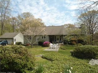 16 Maple Ter, Waterford, CT 06385