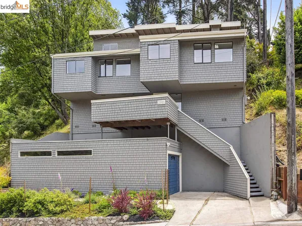 2980 Holyrood Dr, Oakland, CA 94611