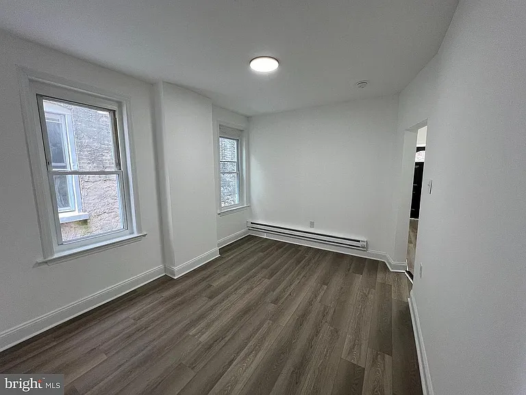925 W 3rd St — Photo 7
