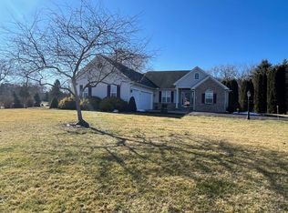 190 Pondridge Dr, Pinckney, MI