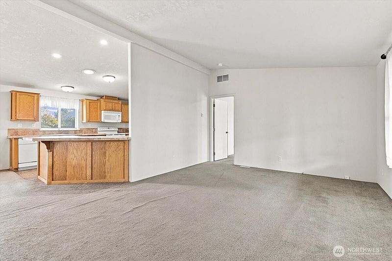 3rd image of 2946 Rd F.6 NE