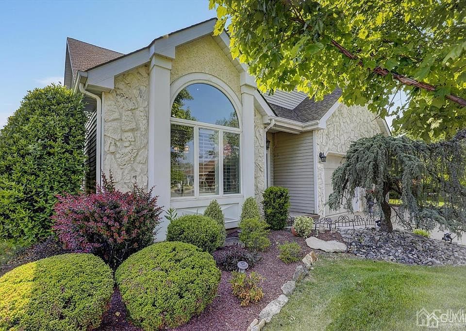 1st image of 51 Leeds Ln
