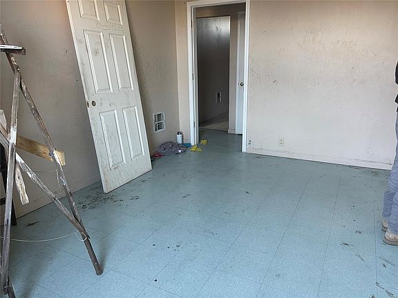 5th image of 3927 Gravois Ave