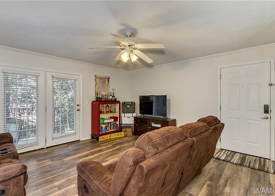 1st image of 120 15th St E APT 415