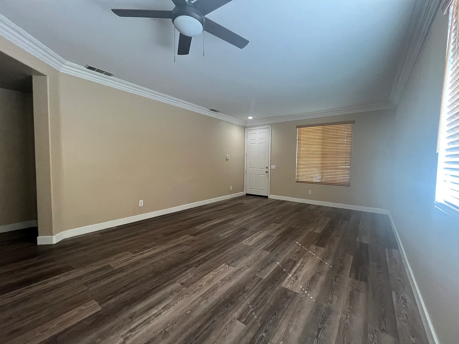 3 bed, 2274 sqft, $2,700 — Photo 3