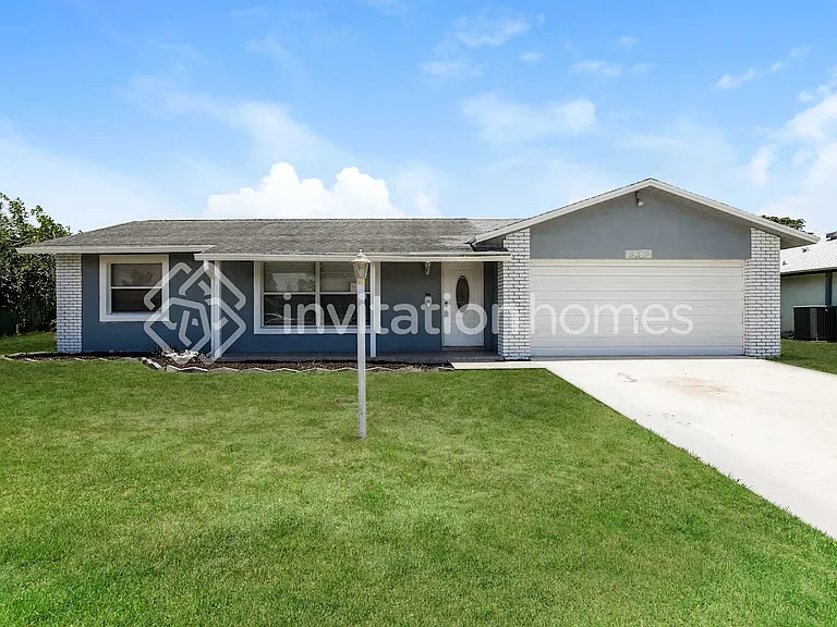 1382 Woodcrest Rd E — Photo 1