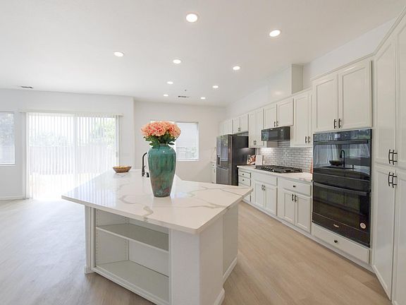 5th image of 105 Red Clover Way