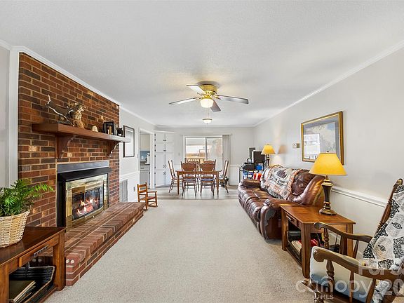 3rd image of 2600 Castlewood Dr