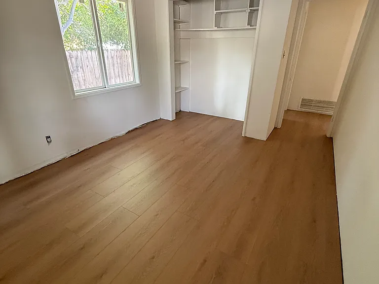 7309 Corbin Ave — Photo 9
