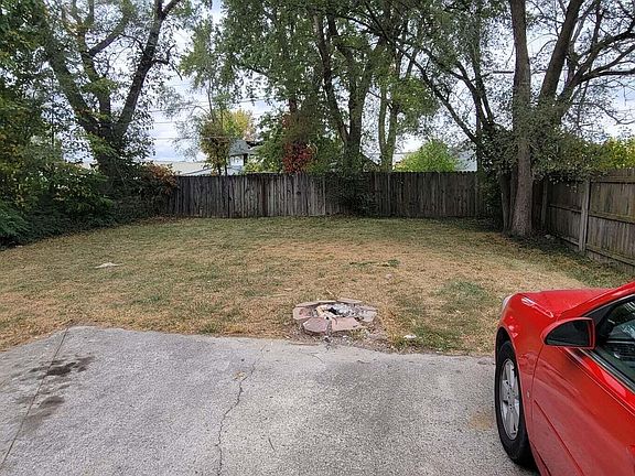5th image of 828 Richie Ave