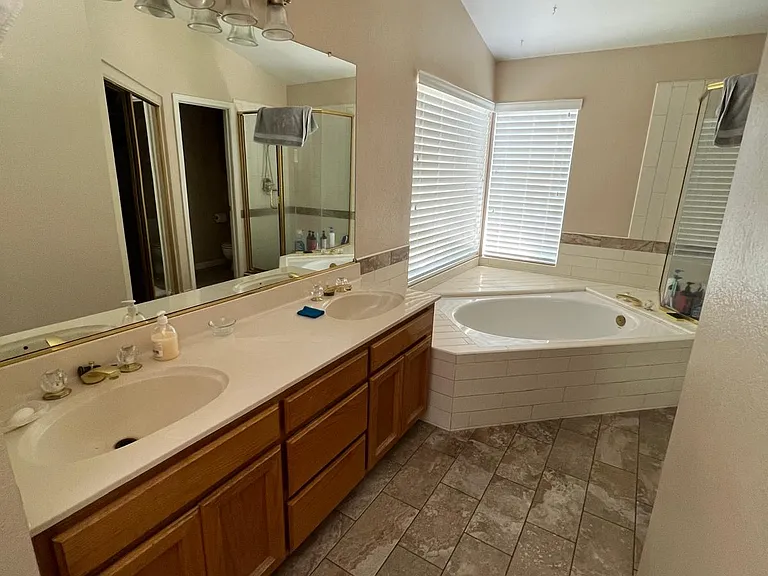 Amethyst Dr — Photo 3