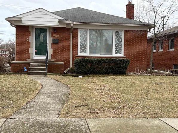 21128 Erben St, Saint Clair Shores, MI 48081