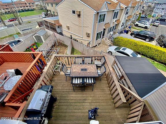 4th image of 32 Northport Ln