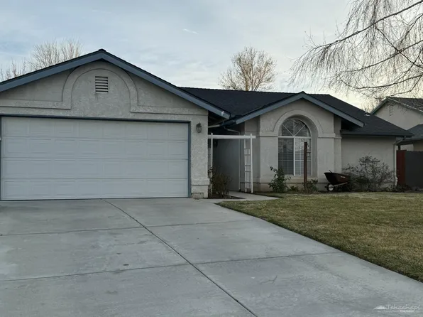 106 Mesquite Dr, Tehachapi, CA 93561