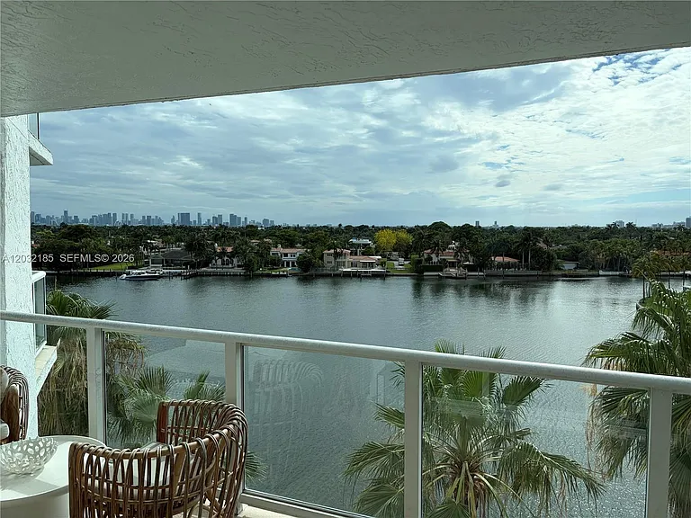 5900 Collins Ave #702 — Photo 18