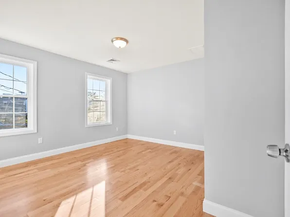 81 Keeley St, Fall River, MA 02723