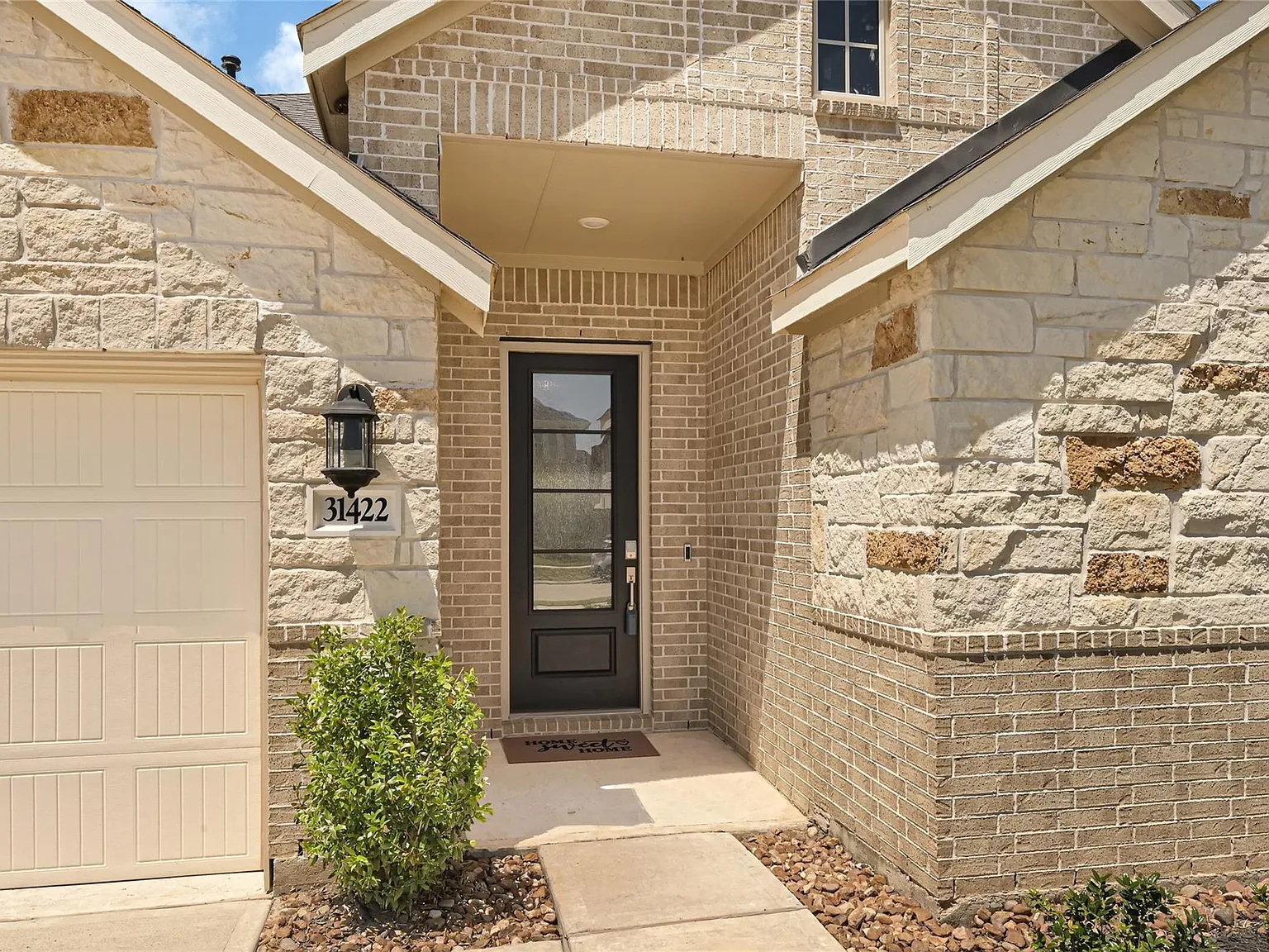 4 bed, 3.0 bath, 2110 sqft, $2,395 — Photo 2