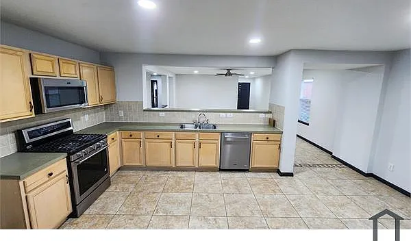 3914 Brighton Springs Ln — Photo 8