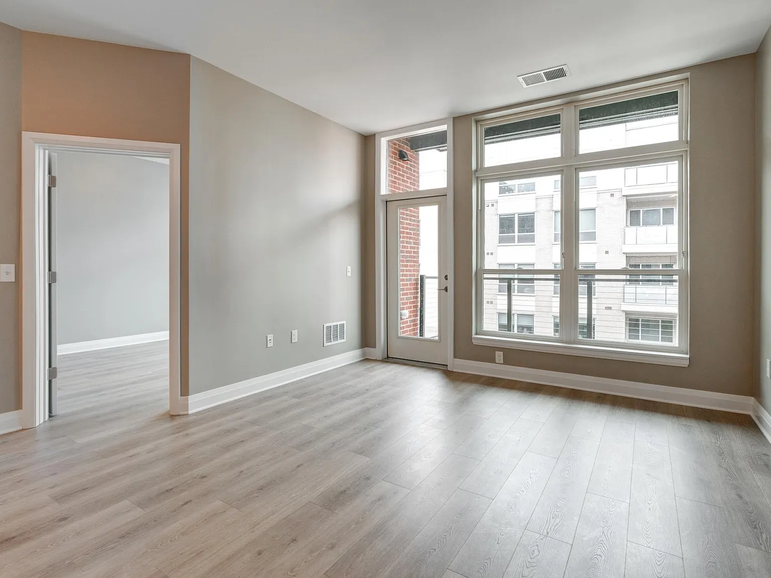 2 bed, 1024 sqft, $2,700 — Photo 2