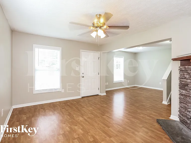 1241 Clock St — Photo 4