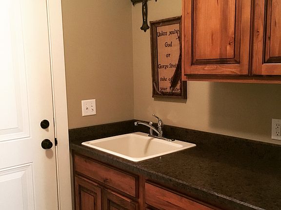 Laundry room/garage entry