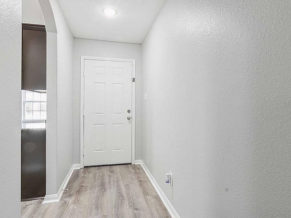 3rd image of 10927 Hillside Creek Dr