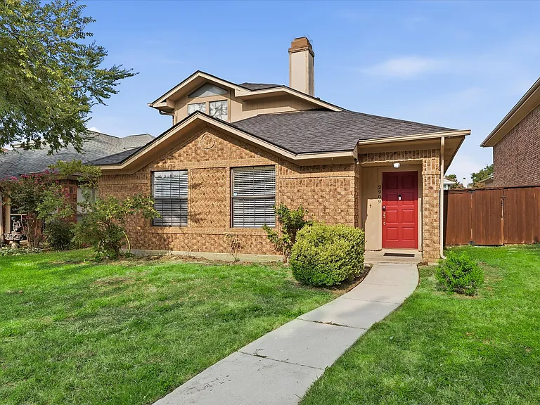2909 Menlo Park Ln — Photo 2